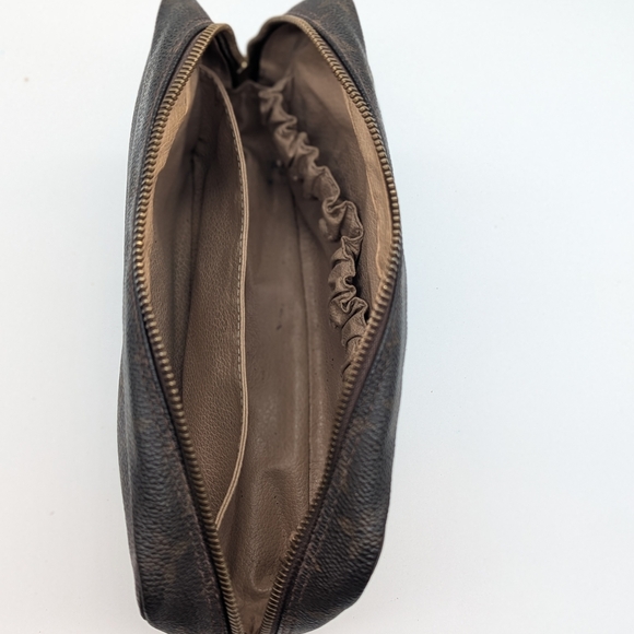 Louis Vuitton Monogram Toiletry Pouch 23 - Picture 8 of 10